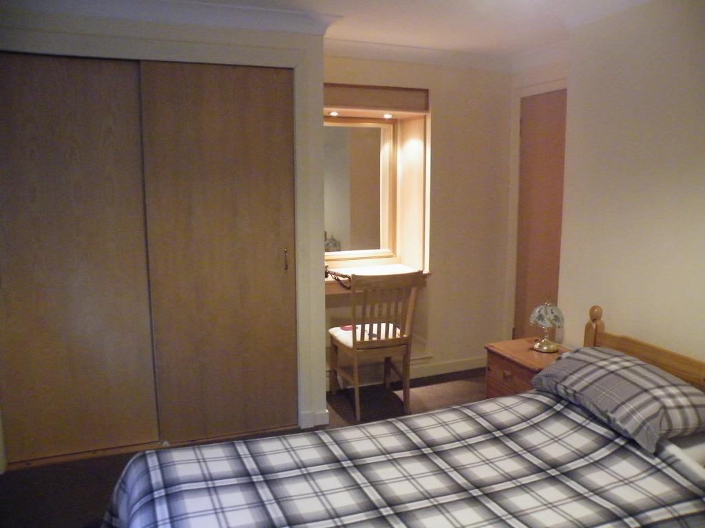 Coasters Flats * Macduff